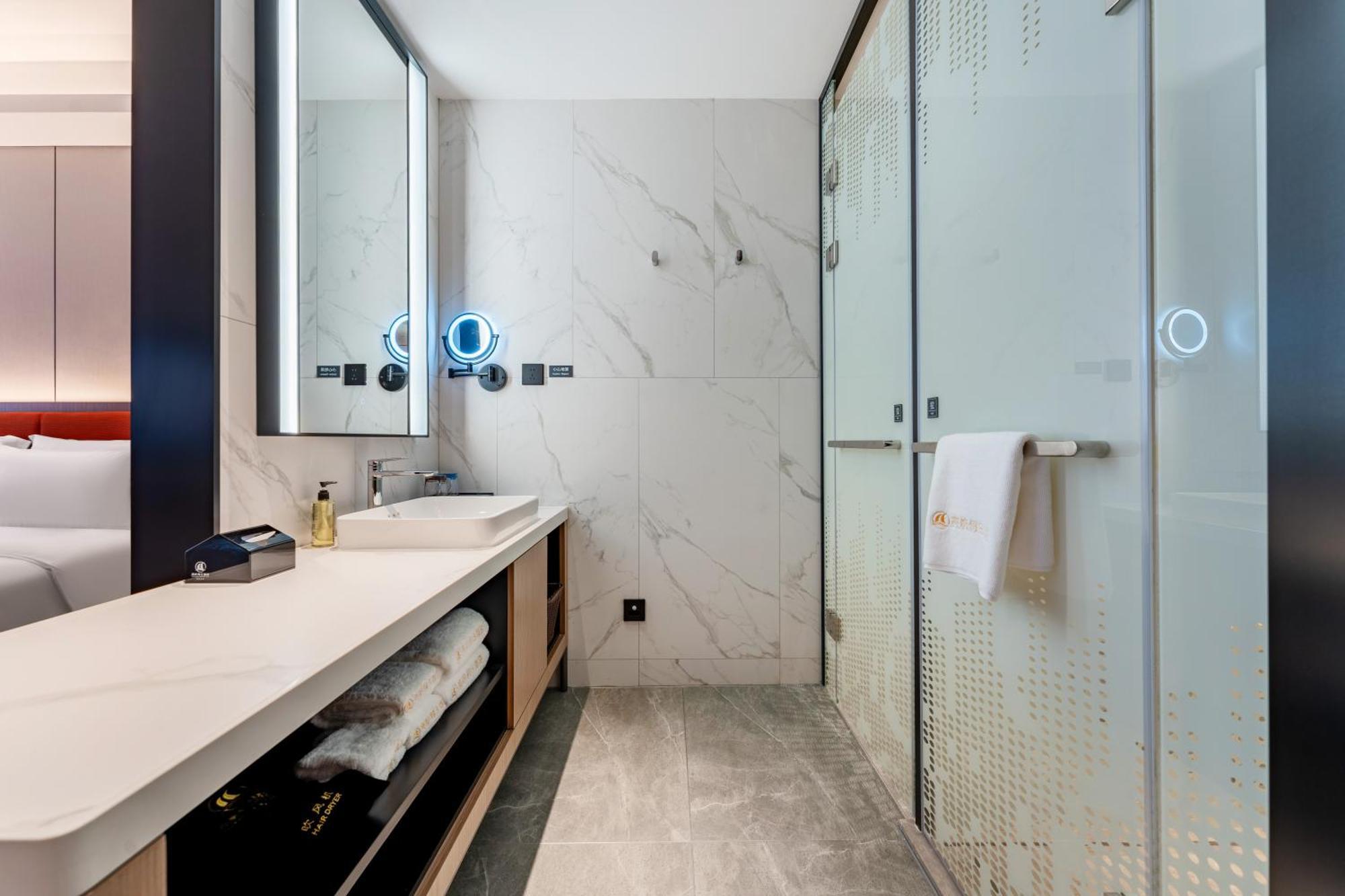 Liang Fan Holiday Inn Гуанчжоу Экстерьер фото