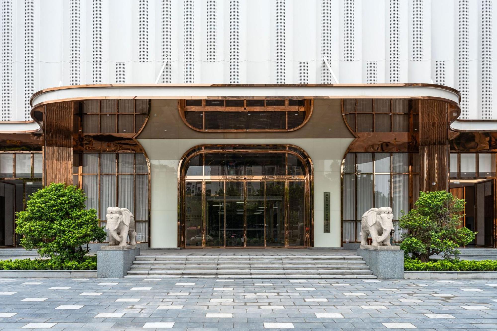 Liang Fan Holiday Inn Гуанчжоу Экстерьер фото