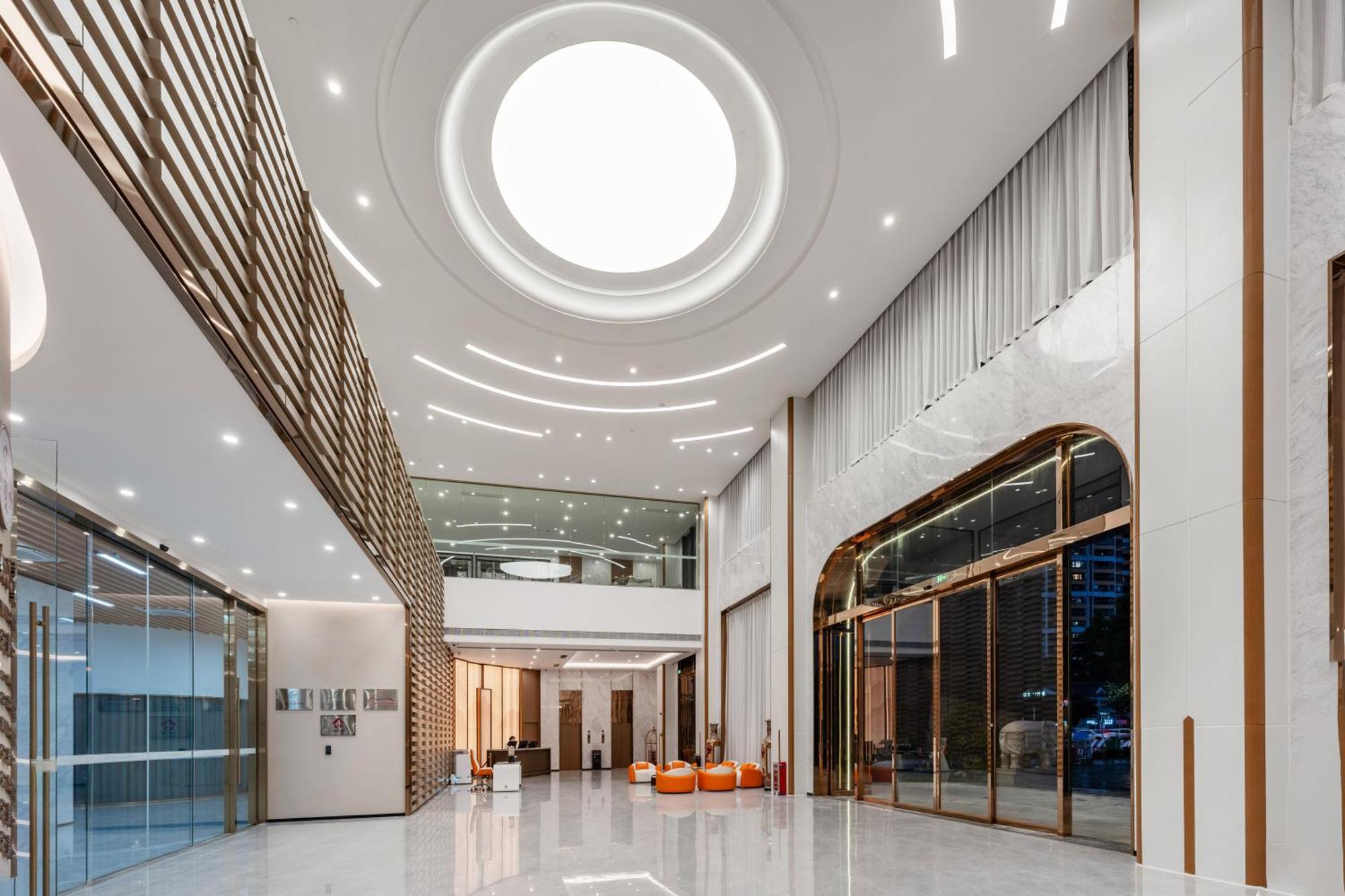 Liang Fan Holiday Inn Гуанчжоу Экстерьер фото