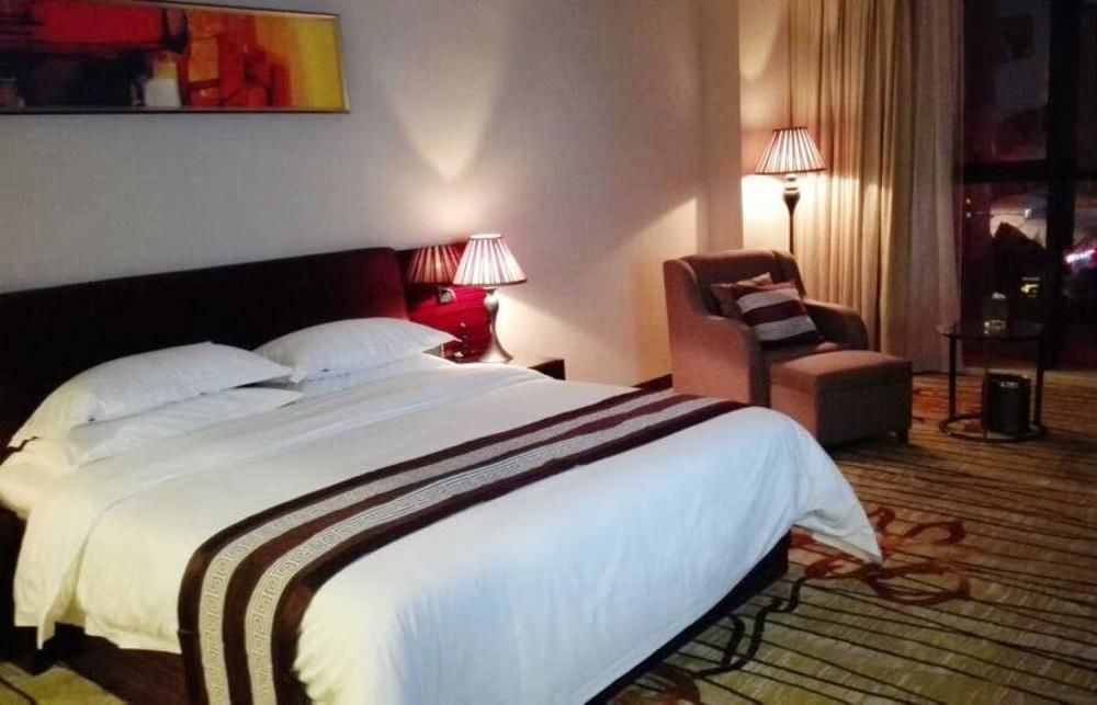 Liang Fan Holiday Inn Гуанчжоу Экстерьер фото
