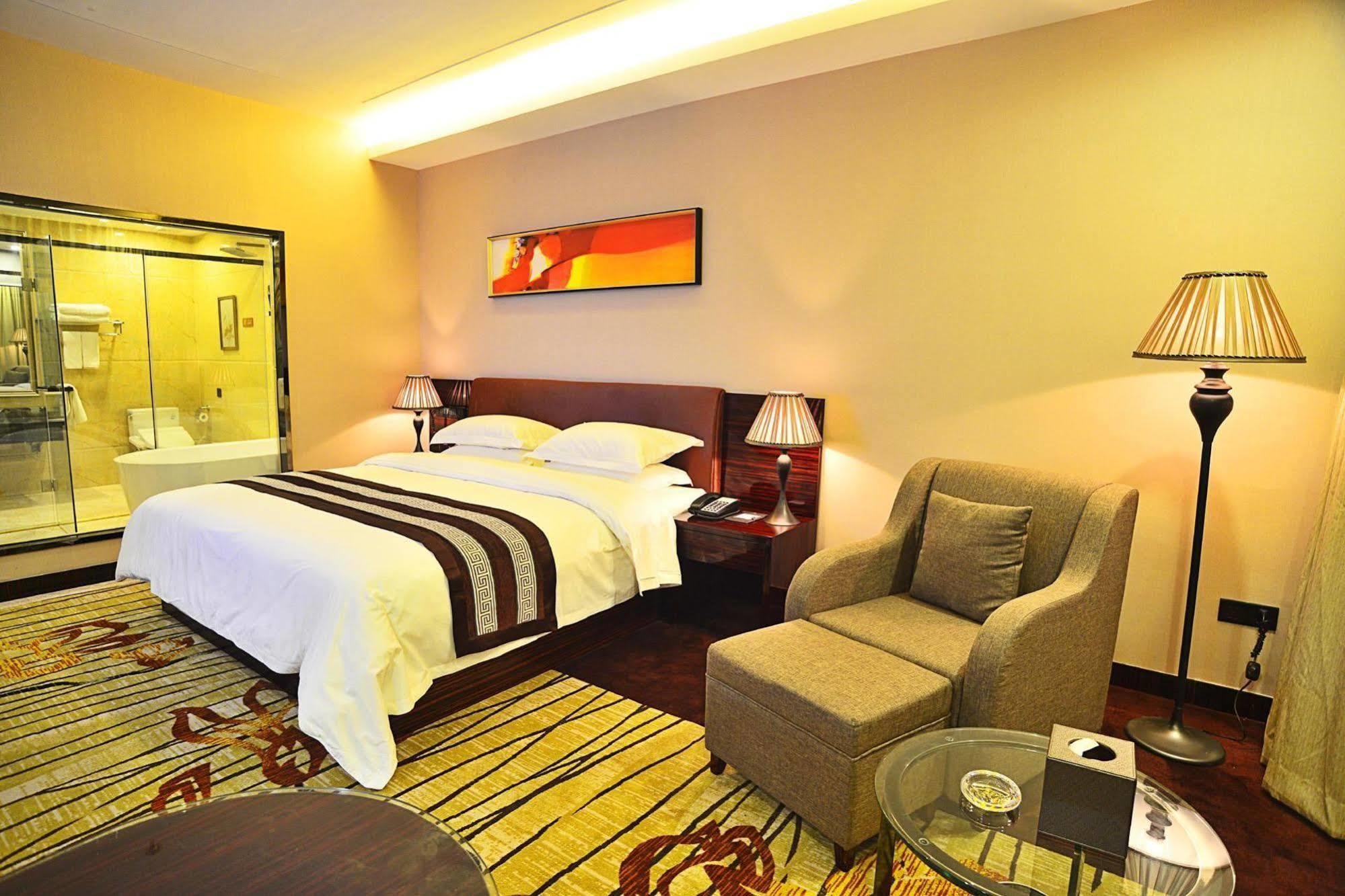 Liang Fan Holiday Inn Гуанчжоу Экстерьер фото