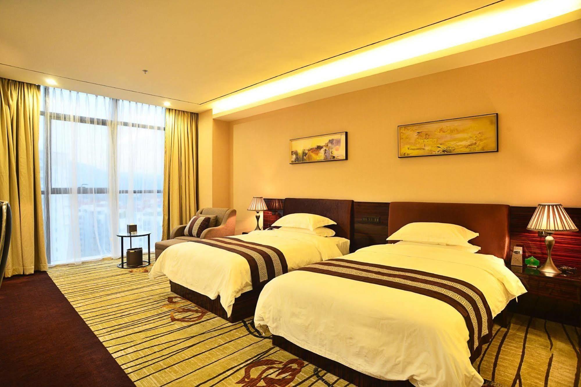 Liang Fan Holiday Inn Гуанчжоу Экстерьер фото