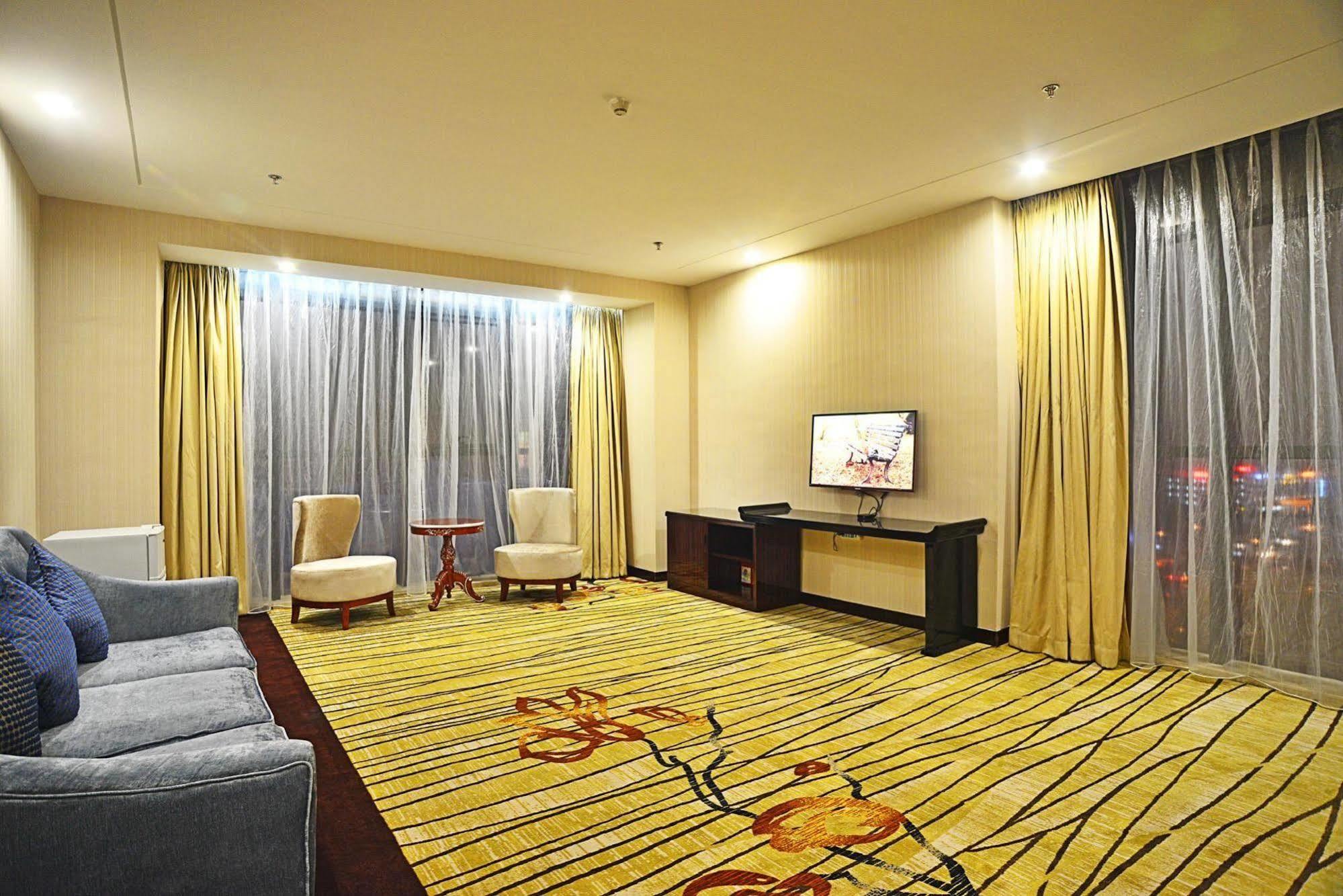 Liang Fan Holiday Inn Гуанчжоу Экстерьер фото